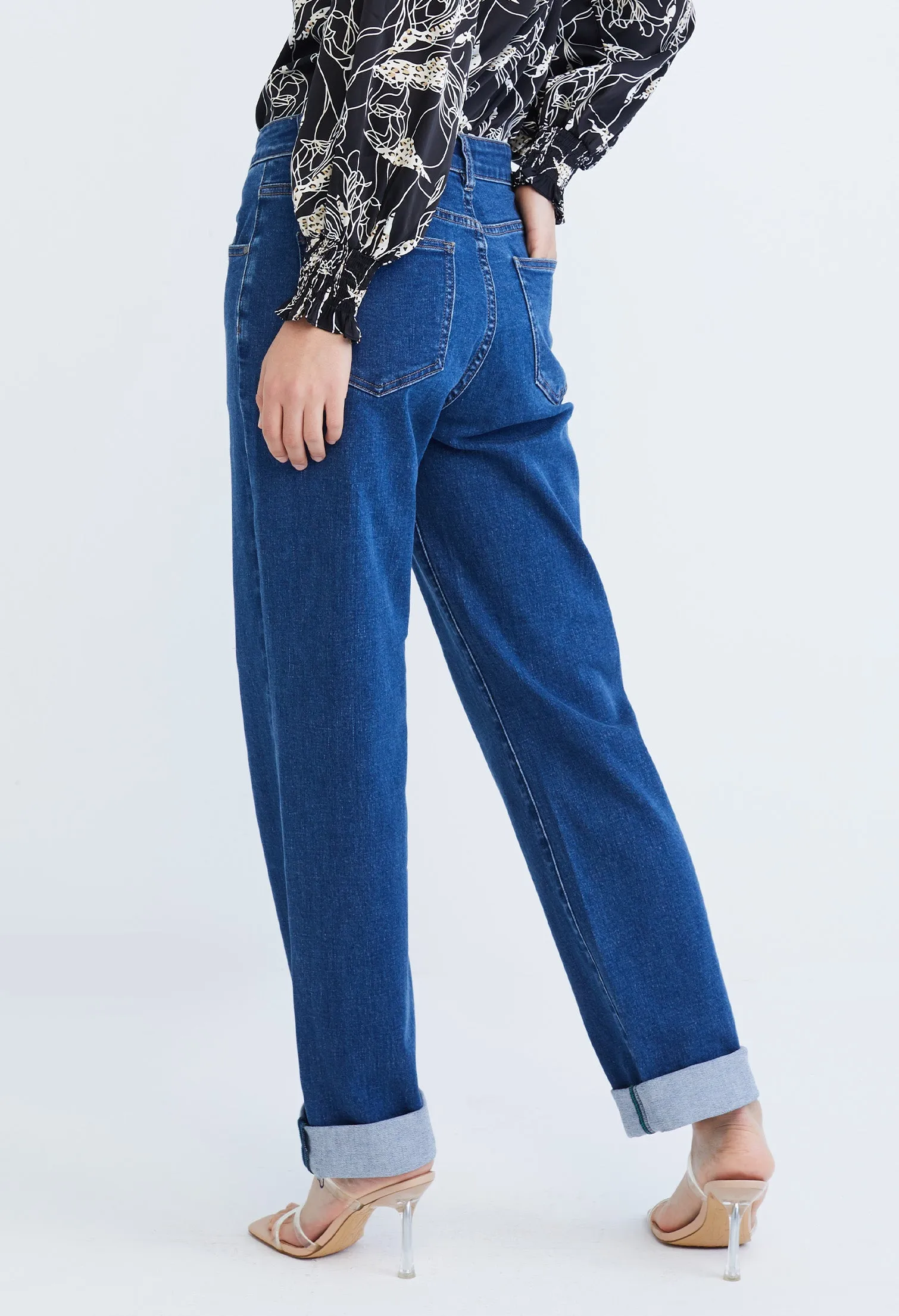 Straight Cut Easy Boyfriend Jeans