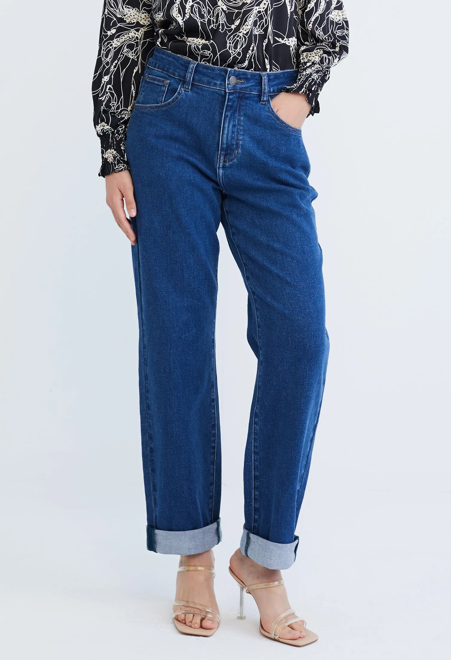 Straight Cut Easy Boyfriend Jeans